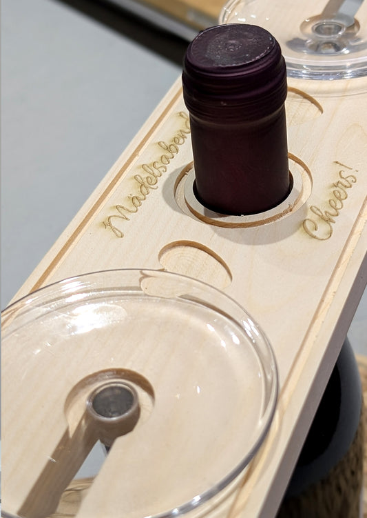 Weinglas Halterung aus Zirbenholz, personalisierbar