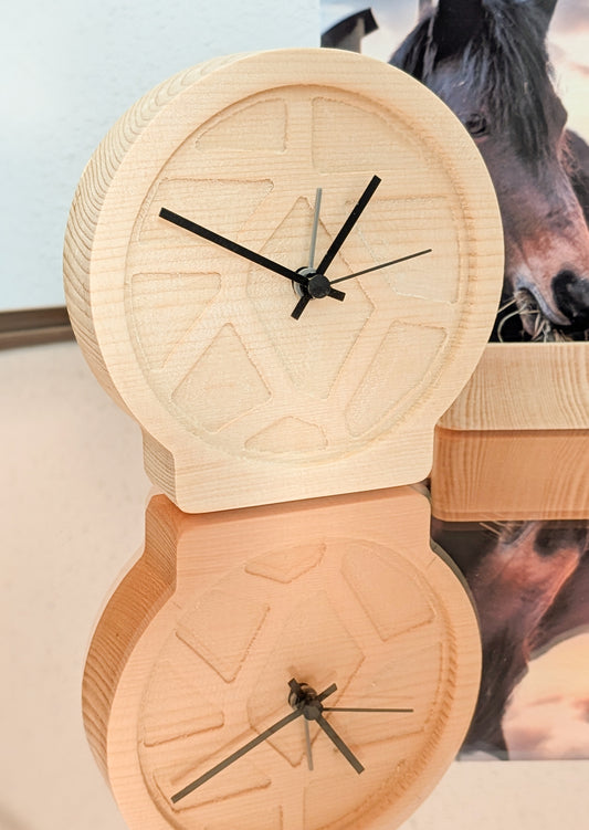 Wecker aus Zirbenholz mit Alarmfunktion, Zirbenholz, mit Sekundenzeiger