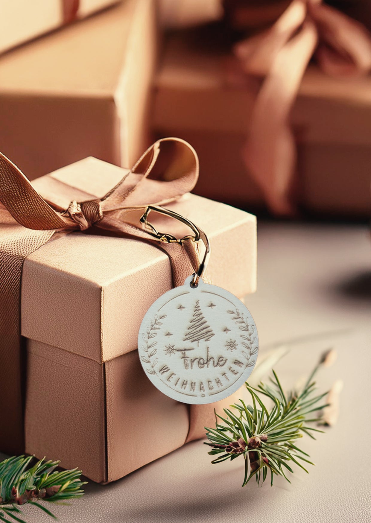 Geschenkanhänger, frohe Weihnachten, Baum mit Ranke