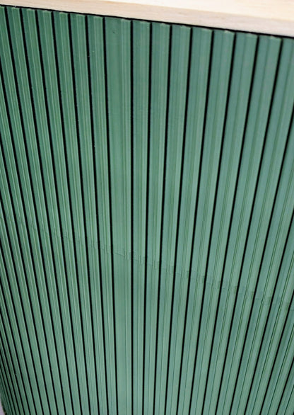 Beistelltisch Hansi mit Deckel aus Zirbe, olivgrün